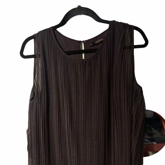 Zara basic collection pleated dress with slits - Picture 5 of 10